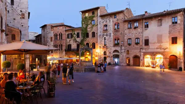 Image of Piazza della Cisterna, San Gimignano